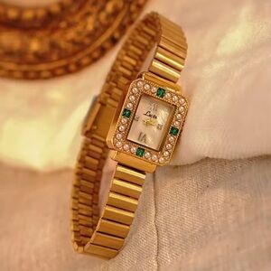 Vintage Gold Pearl Bezel Crystal Watch